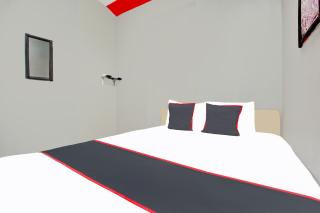OYO 94702 Putra Family Homestay Sikunir - 5