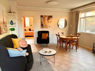 Casa Dísa - Apartments A Boutique Guesthouse in Reykjavik City`s Central Park and Botanical Garden in Laugardalur, Hot-Spring-Valley - Reykjavik - 9