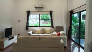 Spacious 2-bedroom villa near beach - 8