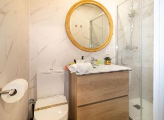 Charming Seaside Apartment in Barceloneta, Renovated with Stunning Sea Views - 5