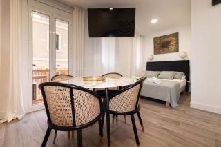 Charming Seaside Apartment in Barceloneta, Renovated with Stunning Sea Views - 0