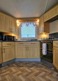 MOLLIES DEN 6 Berth 2 Bedrooms Waterside Leisure Park Ingoldmells - 3