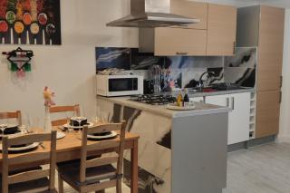 Apartment - Sleeps 4 - Balcony - Parking - 7