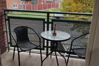 Apartment - Sleeps 4 - Balcony - Parking - 1
