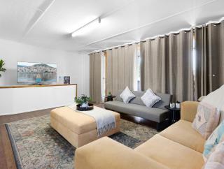 Spacious Home Near Urangan Beachfront - 2