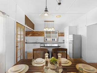 Spacious Home Near Urangan Beachfront - 1