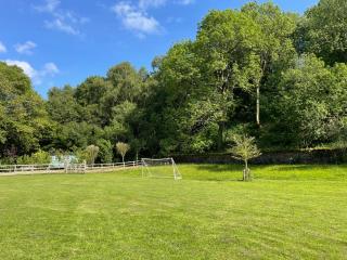 Stream Side Shepherds Hut - 3