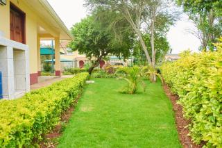 Cheerful 4-bedroom with pool - 8