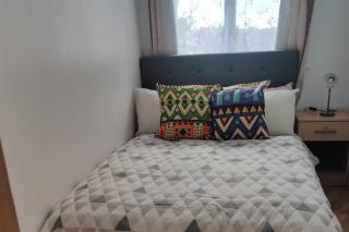 Apartment - Sleeps 4 - Parking - WiFi - 7