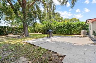 Fully Furnished Miami 1BR with 3 Beds - 5