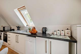 Little Coach House - 7
