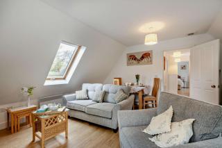 Little Coach House - 5