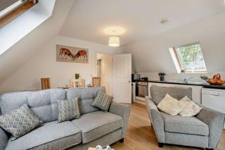 Little Coach House - 8