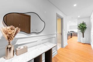 Luxurious 4BR, Burj Khalifa & full fountain view, Downtown Dubai - 3