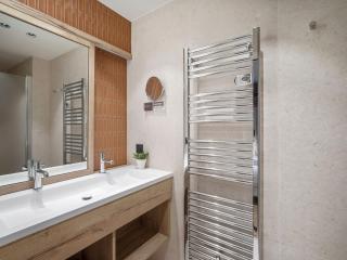 Chalet raffiné avec accès direct aux pistes et jacuzzi - FR-1-568-57 - 5