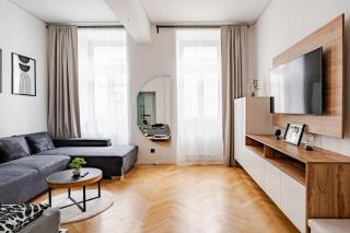 Black & White Apartment - 4