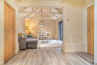 White House Lodges - Tawny - 4