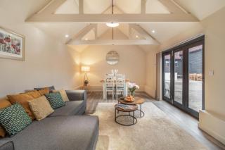 White House Lodges - Tawny - 2