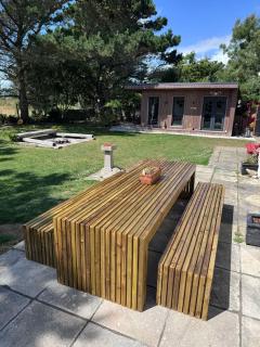 Designer home, Hook lighthouse view! - 0