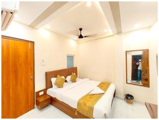 The BNK Heritage - Near Baba Vishwanath Temple and Ganga Aarti Ghat #Fully Air Conditioning #Lift #Wi-Fi - Room Service & Best Premium Hotel In Varanasi - 6