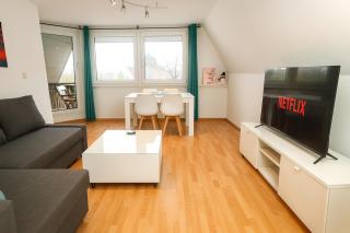 Cozy City Apartments 2, 2-Room Flat for Vacation & Messe Düsseldorf, Perfect Connectivity - 9