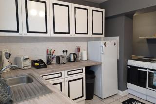 House - Sleeps 8 - Garden - Parking - 8
