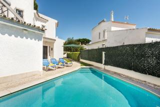 Residential cul-de-sac walking distance to centre, private pool, free AC wifi - 6