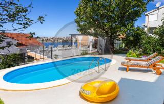 Stunning Apartment In Okrug Gornji - 0