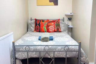 House - Sleeps 10 - Garden - Parking - 5