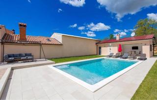 Stunning Home In Bibici - 3