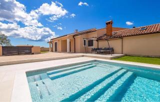 Stunning Home In Bibici - 4