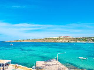 Sunny Beach House with Jacuzzi - Steps from the Sea - 4