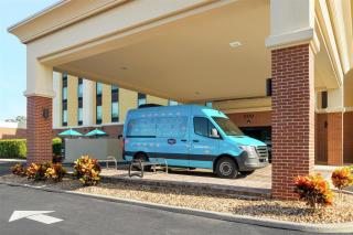 Hampton Inn & Suites by Hilton Tampa Busch Gardens Area - 4