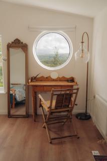 Unique Hot-tub Chalet with Balcony Views - 7