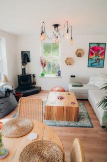 Unique Hot-tub Chalet with Balcony Views - 9