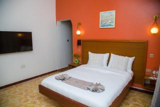 Whispering Palms Gardens, Hotel and Suites - 9