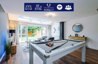 Spacious 3BDR House By Vista Stays Short Lets & Serviced Accommodation Salford With Pool Table & Free Parking - Manchester - 0