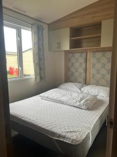Seaside Cabin Retreat in Clacton-on-Sea - 6