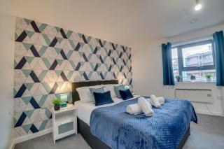 Newly Refurbished Apartment by the River - 6