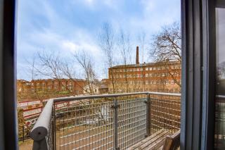 Newly Refurbished Apartment by the River - 3