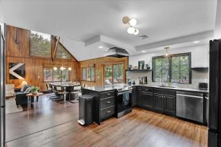 Cozy Cabin with Hot Tub, Pets, Lake - 7