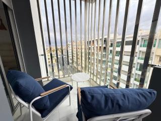 Comfortable 3 bedroom apartment ideally located - 9