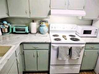 BEST location Quiet Cottage Pets Kitchen - 4