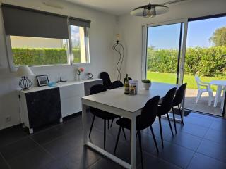 maison moderne avec jardin clos proche commerces et plages - 2