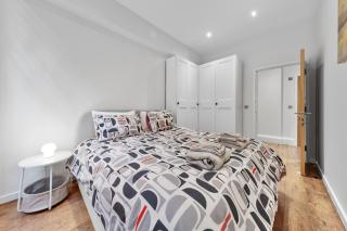 Shortlet Express, Barking Apartment - 2