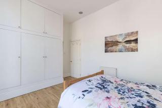 JOIVY Charming 1-Bedroom Flat with Patio - 8