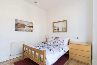 JOIVY Charming 1-Bedroom Flat with Patio - 3