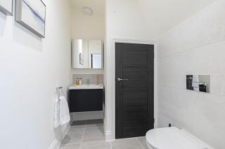 Elliot Oliver - Stylish and Comfortable 3 Bedroom Town House with En-suites to all Bedrooms and within a Short Walk to the Town Centre - Cheltenham - 2