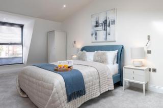 Elliot Oliver - Stylish and Comfortable 3 Bedroom Town House with En-suites to all Bedrooms and within a Short Walk to the Town Centre - 6