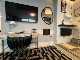 Modern Studio Living, 300m from Totteridge & Whetstone Station - 4